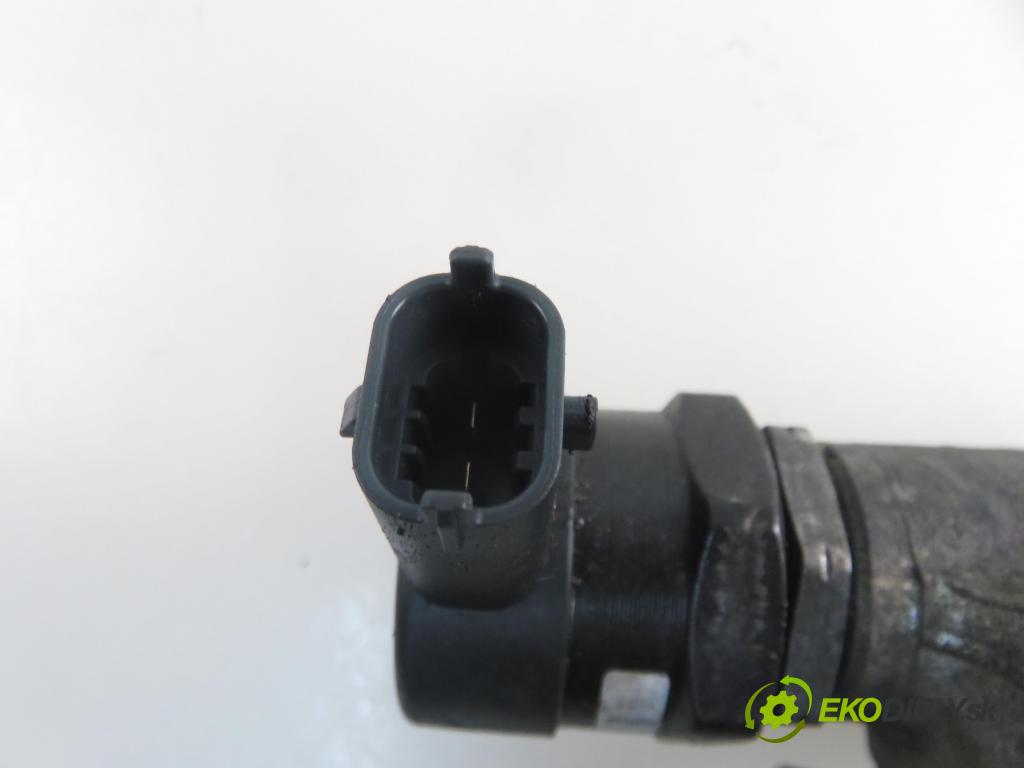 TOYOTA YARIS (_P1_) HB 2004 55,00 1.4 D-4D (NLP10_) - 1ND-TV 1364,00 lišta vstřikovací 2328033010 ; 0445214032 ; 0281002521 (Vstřikovací lišta)