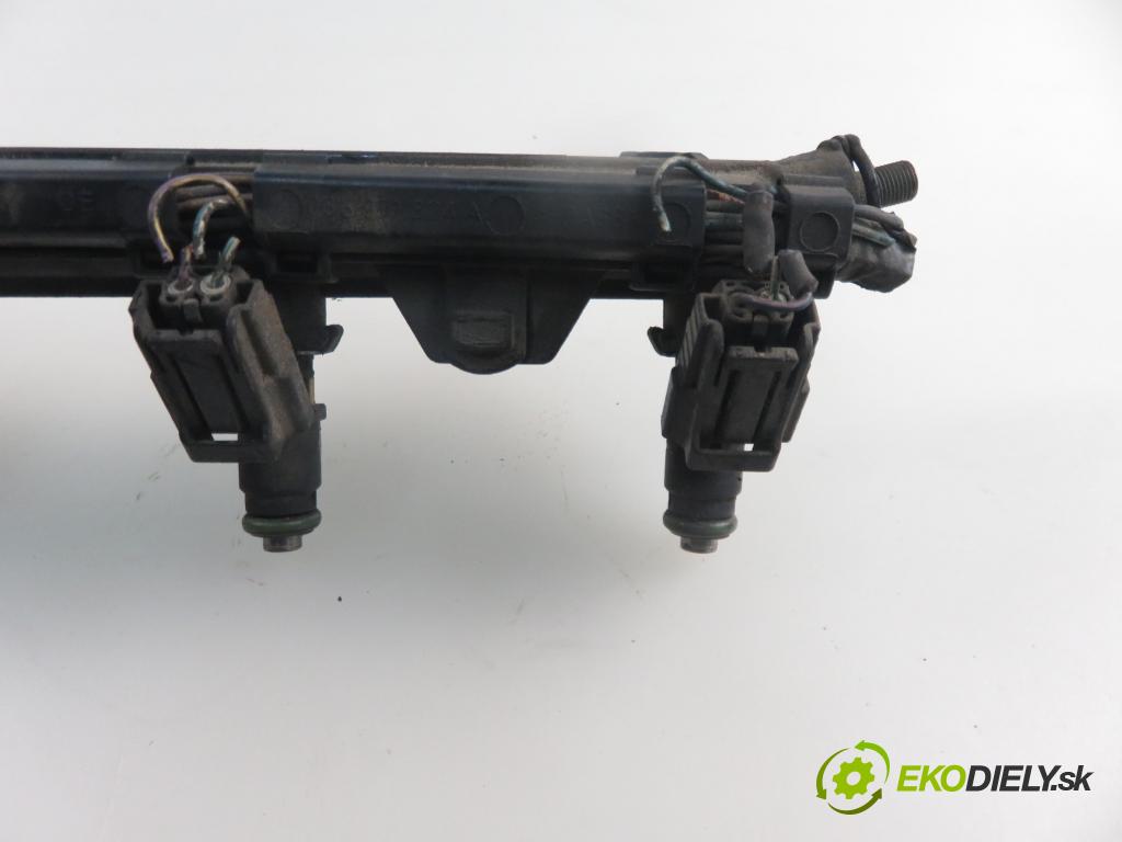 SKODA FABIA I Combi (6Y5) KOMBI 2007 59,00 1.4 16V - BUD 1390,00 Lišta vstrekovacia 036906031AG ; 036133319BT (Vstrekovacia lišta)