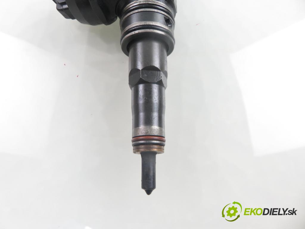 SKODA ROOMSTER (5J) KOMBIVAN 2007 77,00 1.9 TDI - BSW 1896,00 Vstrekovač 038130073AG (Vstrekovač paliva)