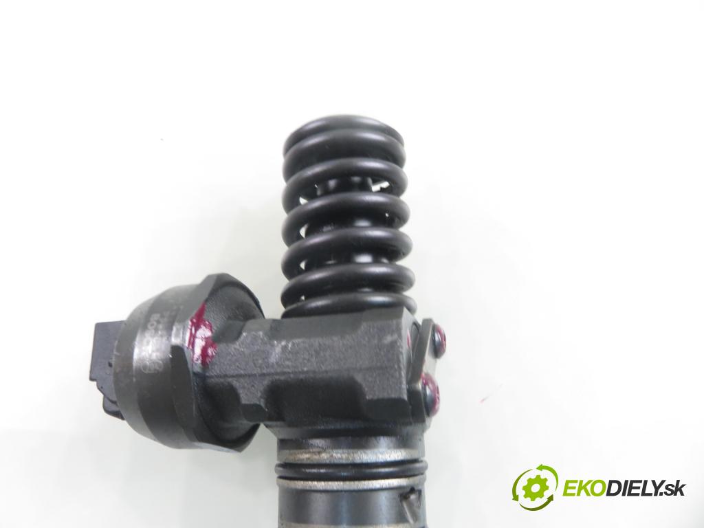 SKODA ROOMSTER (5J) KOMBIVAN 2007 77,00 1.9 TDI - BSW 1896,00 Vstrekovač 038130073AG (Vstrekovač paliva)