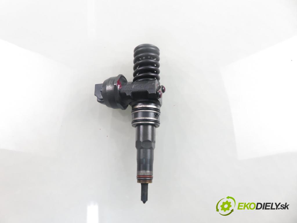 SKODA ROOMSTER (5J) KOMBIVAN 2007 77,00 1.9 TDI - BSW 1896,00 Vstrekovač 038130073AG (Vstrekovač paliva)