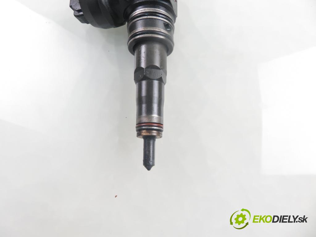 SKODA ROOMSTER (5J) KOMBIVAN 2007 77,00 1.9 TDI - BSW 1896,00 Vstrekovač 038130073AG (Vstrekovač paliva)