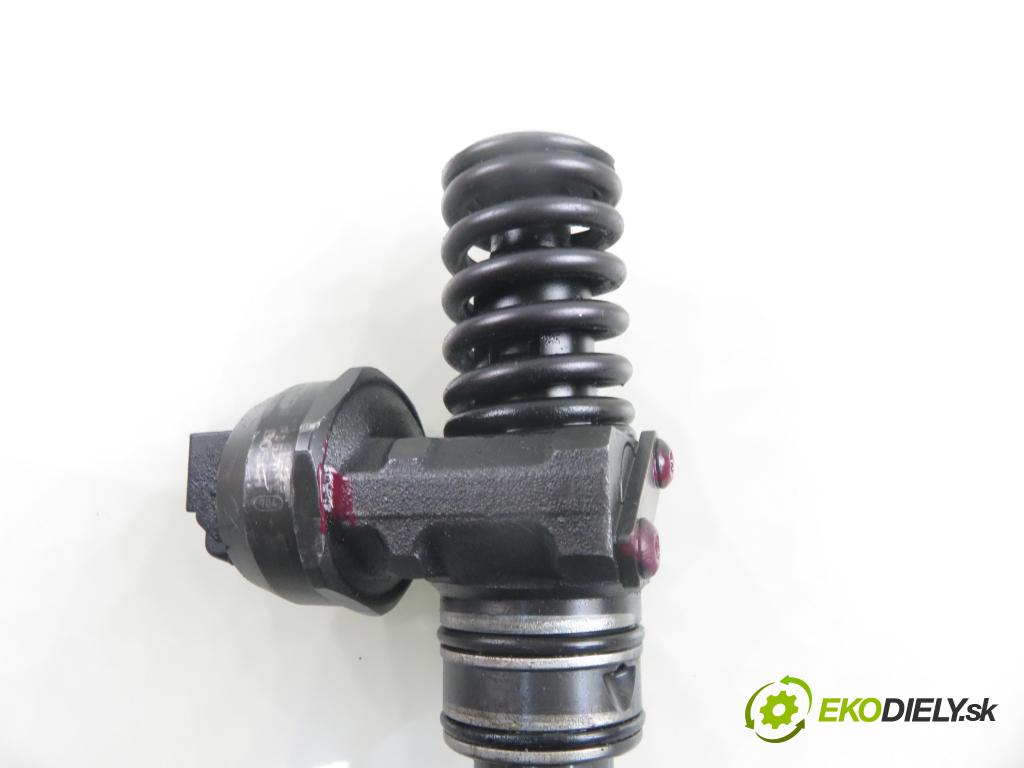 SKODA ROOMSTER (5J) KOMBIVAN 2007 77,00 1.9 TDI - BSW 1896,00 Vstrekovač 038130073AG (Vstrekovač paliva)