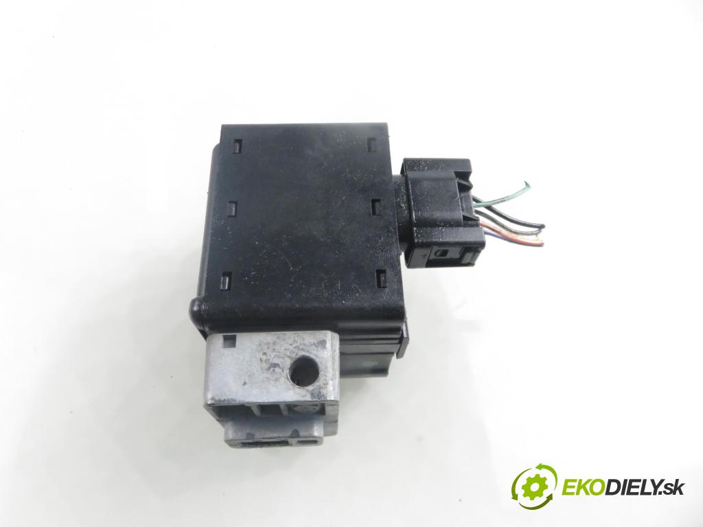 RENAULT SCENIC II (JM0/1_) MINIVAN 2004 88,00 1.9 DCI - F9Q 812 1870,00 blokáda tyče volantu 8200033233