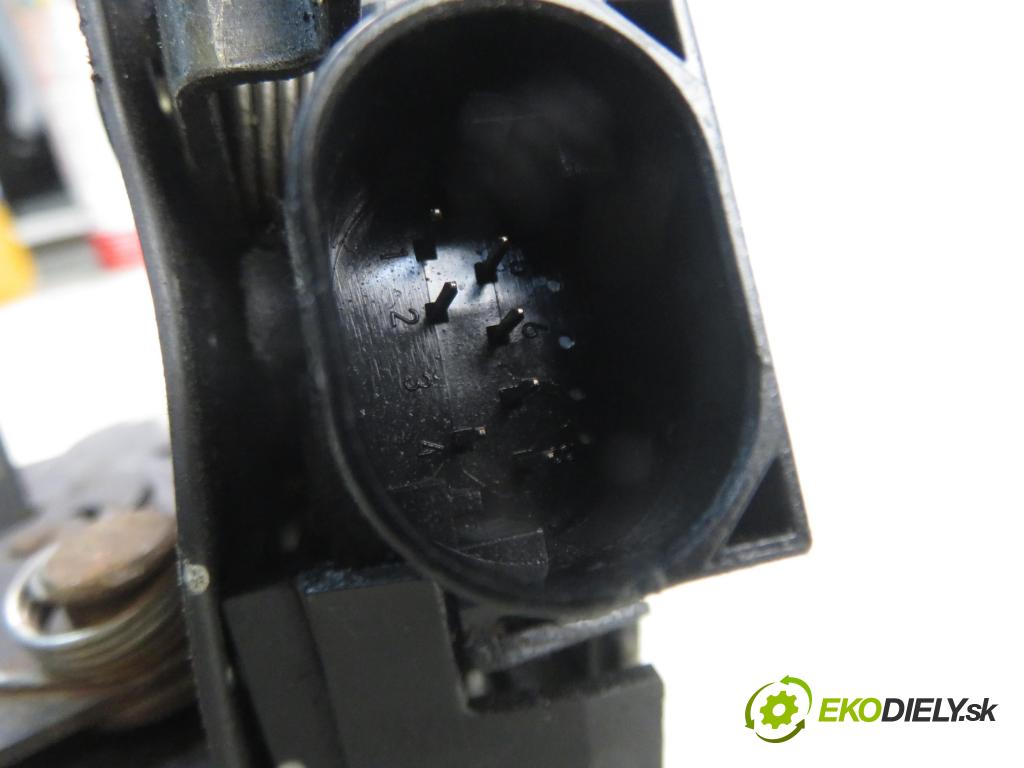 BMW X5 (E53) SUV 2000 210,00 4.4 i - M62 B44 (448S2) 4398,00 zámok PPE 