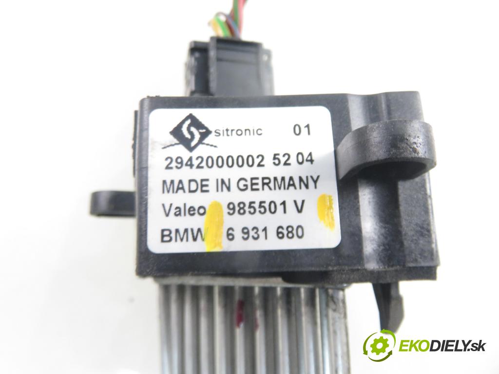 BMW X5 (E53) SUV 2000 210,00 4.4 i - M62 B44 (448S2) 4398,00 rezistor / reostat kúrenia 6931680 ; 985501V