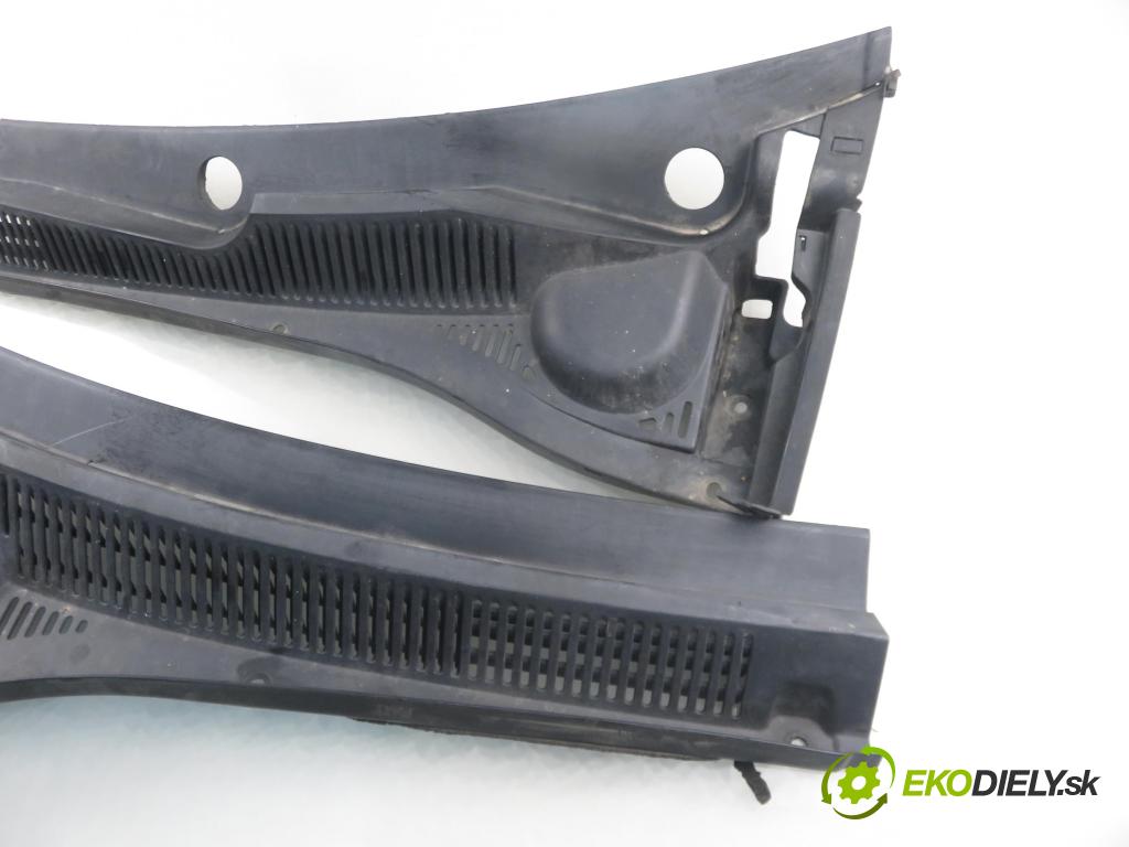 FIAT SEDICI (189_) CROSSOVER 2006 88,00 1.9 D Multijet 120 4x4 - D19AA 1910,00 Torpédo, plast pod čelné okno 7234179J1L ; 7233179J1 (Torpédo (plast pod čelným sklom))