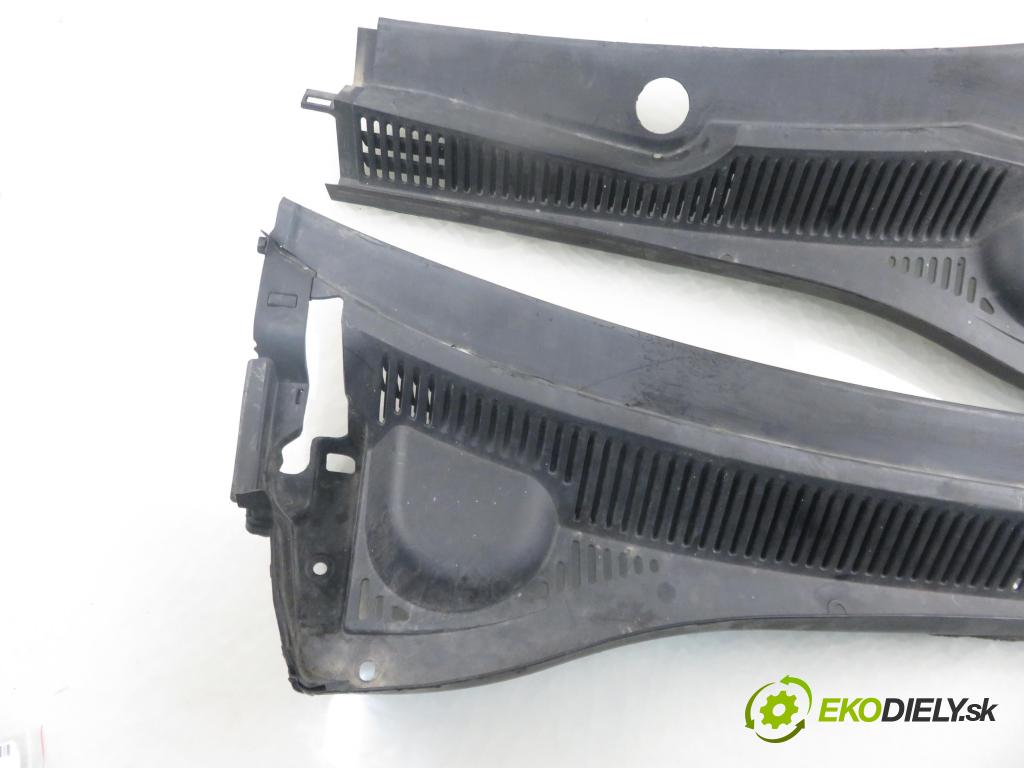 FIAT SEDICI (189_) CROSSOVER 2006 88,00 1.9 D Multijet 120 4x4 - D19AA 1910,00 Torpédo, plast pod čelné okno 7234179J1L ; 7233179J1 (Torpédo (plast pod čelným sklom))