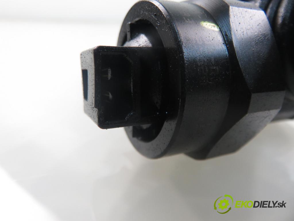 AUDI A4 Avant (8D5, B5) KOMBI 2001 85,00 1.9 TDI - AJM 1896,00 Vstrekovač 038130073F (Vstrekovač paliva)