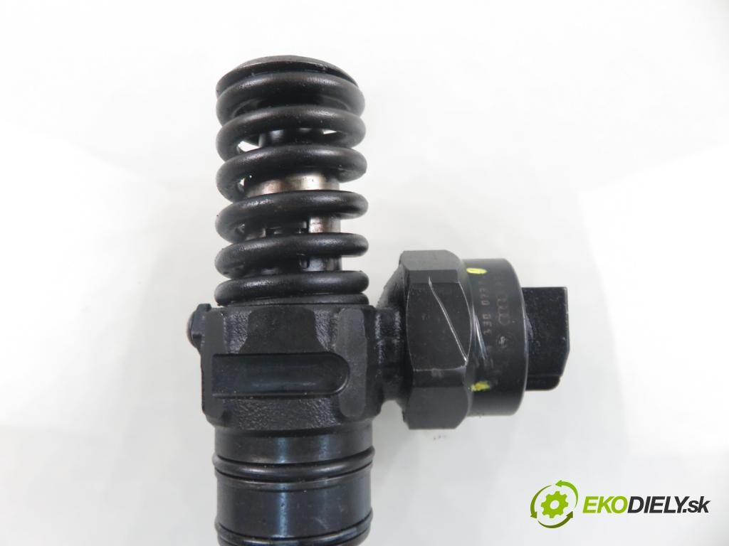 AUDI A4 Avant (8D5, B5) KOMBI 2001 85,00 1.9 TDI - AJM 1896,00 Vstrekovač 038130073F (Vstrekovač paliva)