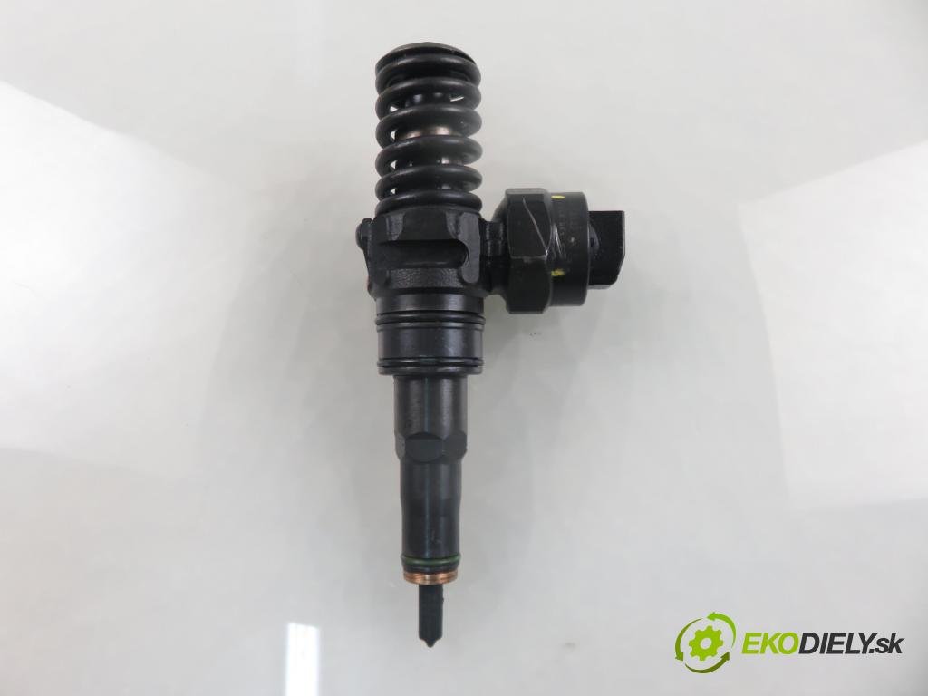 AUDI A4 Avant (8D5, B5) KOMBI 2001 85,00 1.9 TDI - AJM 1896,00 Vstrekovač 038130073F (Vstrekovač paliva)