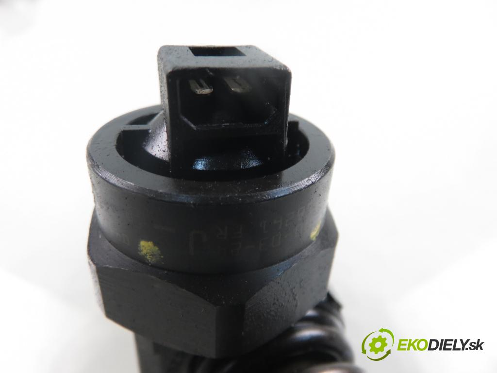 AUDI A4 Avant (8D5, B5) KOMBI 2001 85,00 1.9 TDI - AJM 1896,00 Vstrekovač 038130073F ; 0414720007 (Vstrekovač paliva)