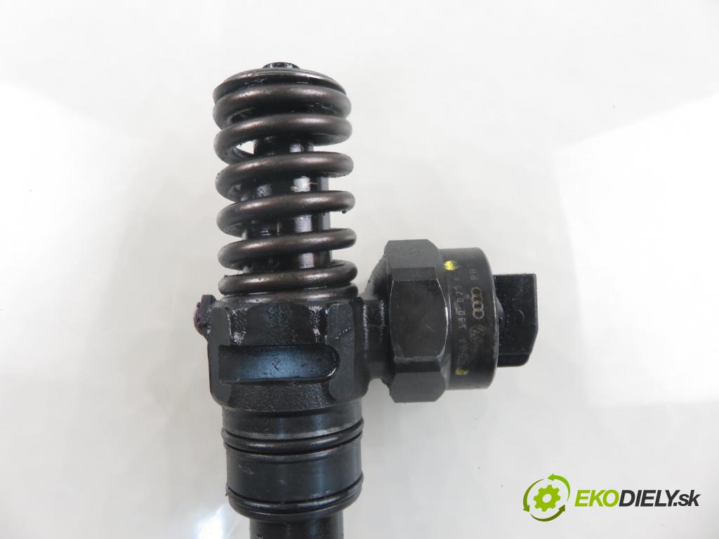 AUDI A4 Avant (8D5, B5) KOMBI 2001 85,00 1.9 TDI - AJM 1896,00 Vstrekovač 038130073F ; 0414720007 (Vstrekovač paliva)