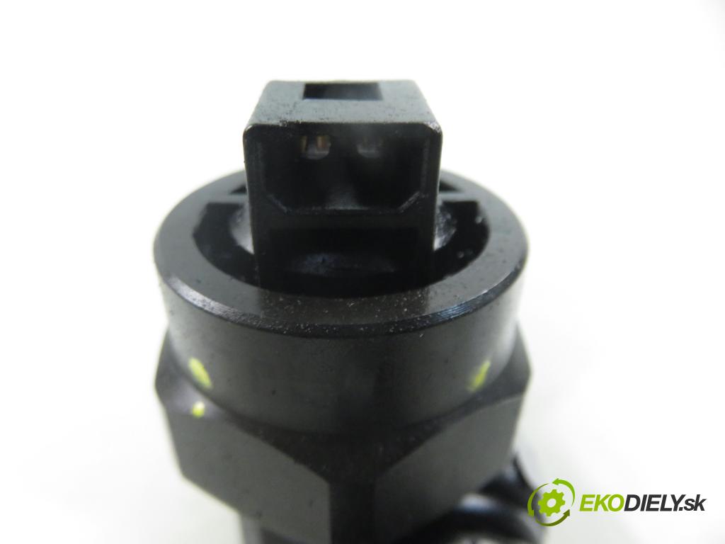 AUDI A4 Avant (8D5, B5) KOMBI 2001 85,00 1.9 TDI - AJM 1896,00 Vstrekovač 038130073F (Vstrekovač paliva)