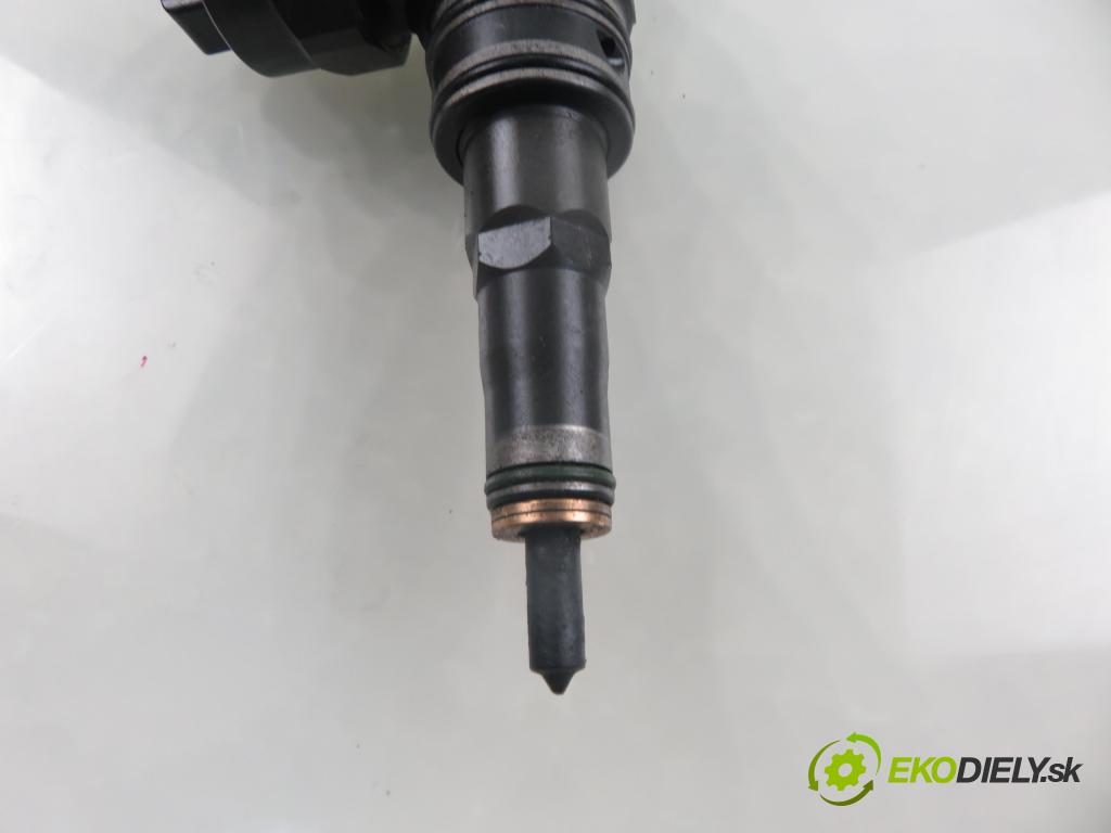 AUDI A4 Avant (8D5, B5) KOMBI 2001 85,00 1.9 TDI - AJM 1896,00 Vstrekovač 038130073F (Vstrekovač paliva)