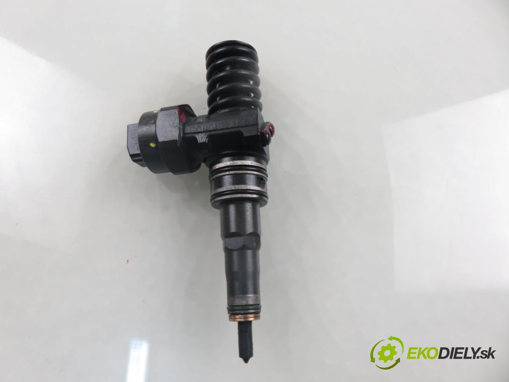 AUDI A4 Avant (8D5, B5) KOMBI 2001 85,00 1.9 TDI - AJM 1896,00 Vstrekovač 038130073F (Vstrekovač paliva)