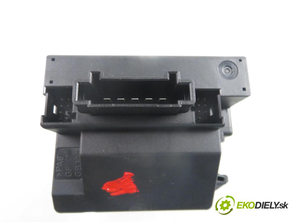 MERCEDES-BENZ KLASA B Sports Tourer (W245) HB 2007 103,00 B 200 CDI (245.208) -  140 OM 640.941 1991,00 spinačka 1695451908 (Spínacia skrinka)