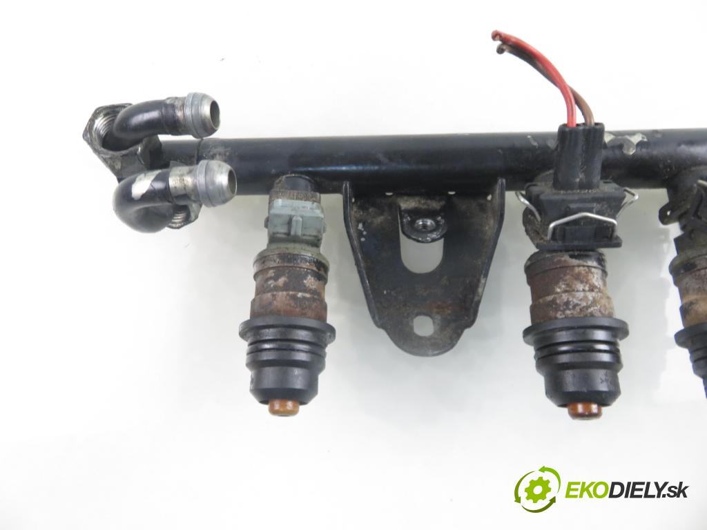 AUDI 80 (8C, B4) SEDAN 1992 85,00 2.0 E 115 - ABK 1984,00 lišta vstřikovací 037906031C ; 0280150902 (Vstřikovací lišta)