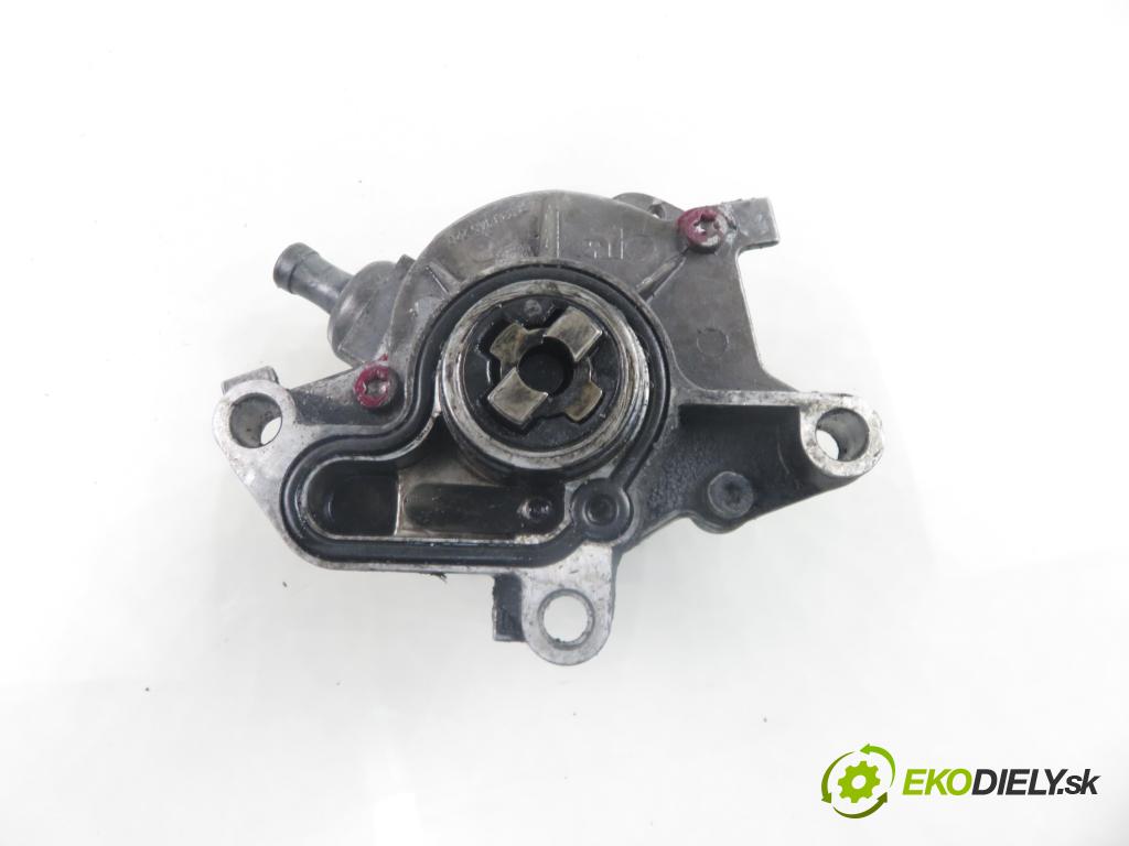 VW BORA (1J2) SEDAN 2000 81,00 1.9 TDI - AHF 1896,00 Pumpa vákuová 038145101B
