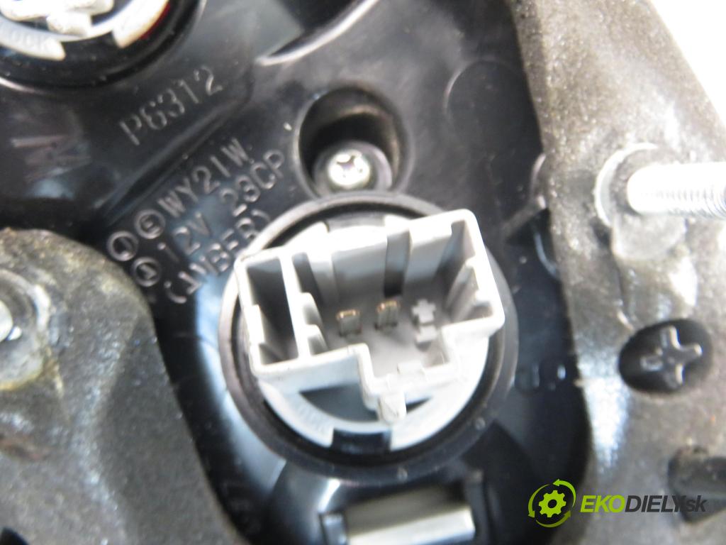 MAZDA 3 (BK) HB 2007 66,00 1.6 MZ-CD - Y406 1560,00 světlo levé zadní 