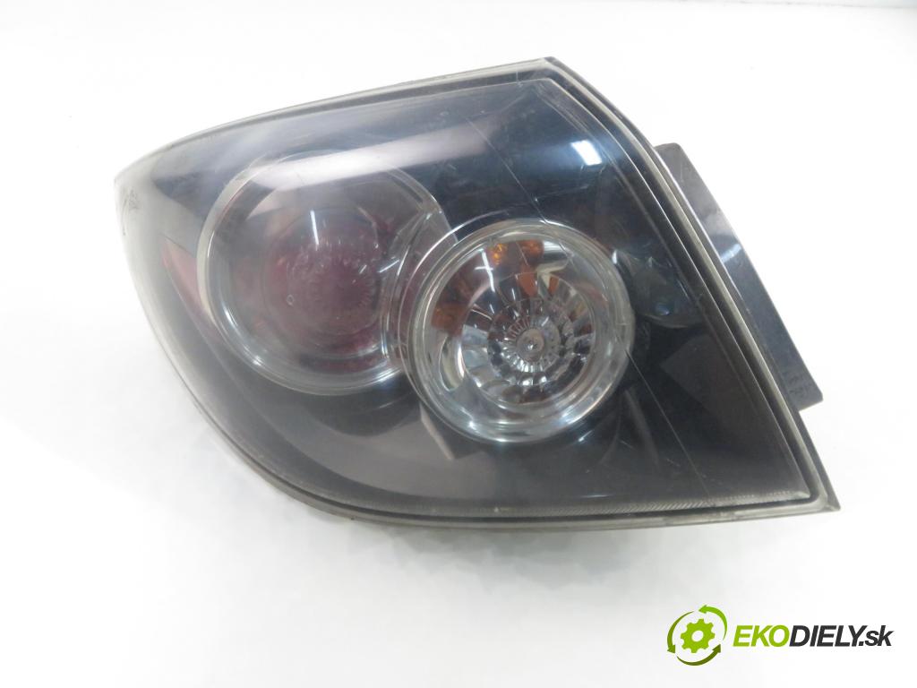 MAZDA 3 (BK) HB 2007 66,00 1.6 MZ-CD - Y406 1560,00 světlo levé zadní