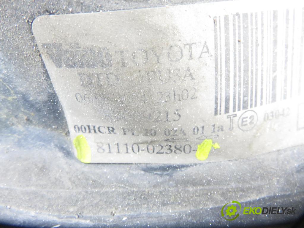TOYOTA COROLLA (_E12_) HB 2004 66,00 2.0 D-4D 1995,00 Svetlo PP 8111002380