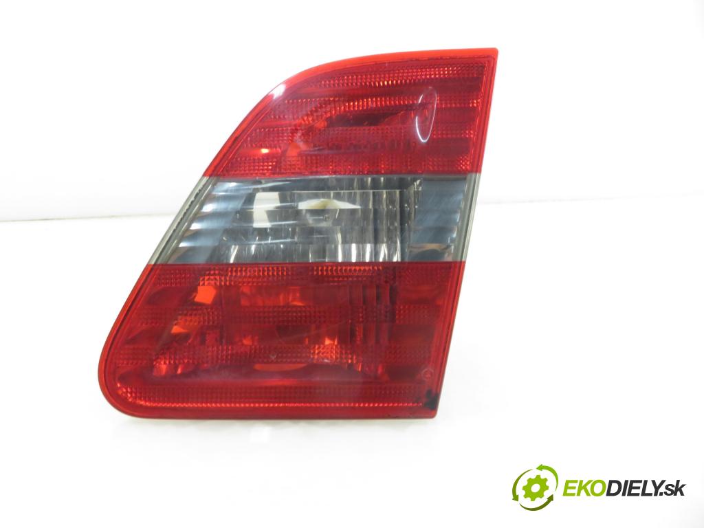 MERCEDES-BENZ KLASA B Sports Tourer (W245) HB 2007 103,00 B 200 CDI (245.208) - 140 OM 640.941 1991,00 světlo pravé zadní kufr 1698201664