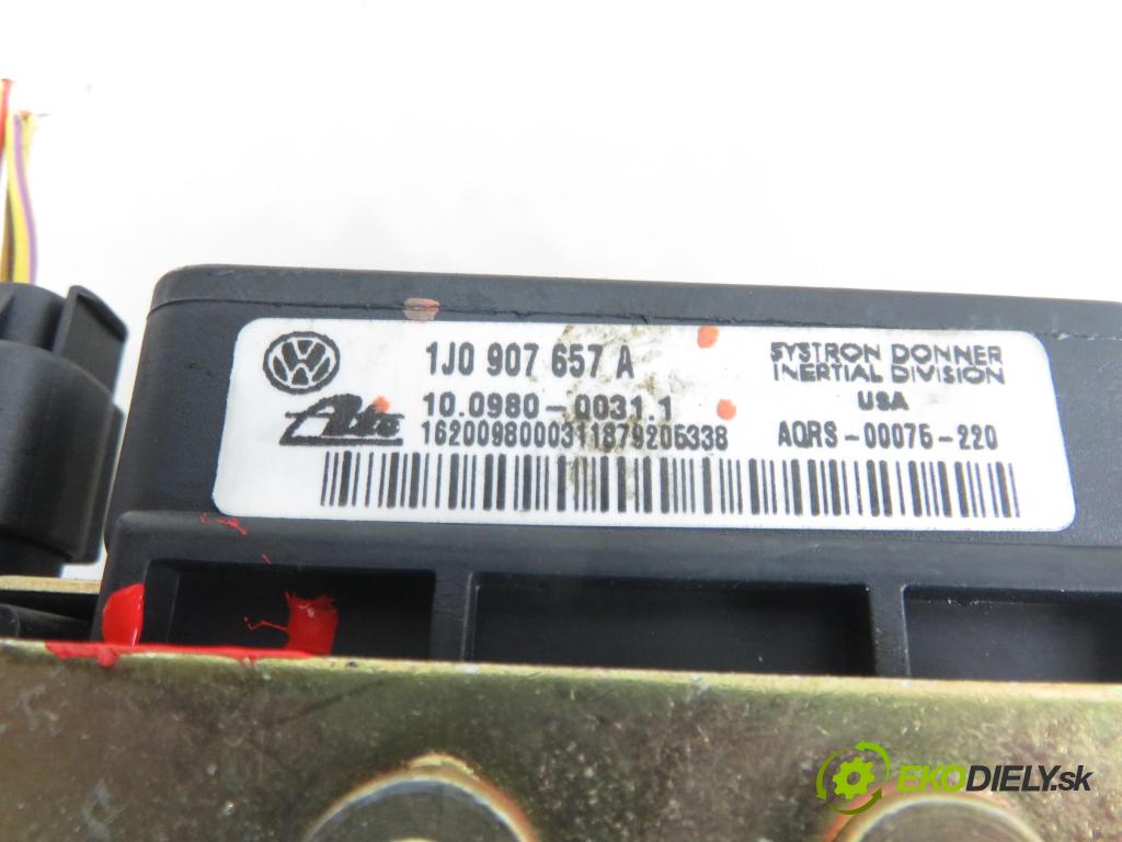 VW GOLF IV (1J1) HB 2000 74,00 1.6 - APF 1595,00 snímač ESP 1J1907637A ; 10098000311 ; 1J0907651A