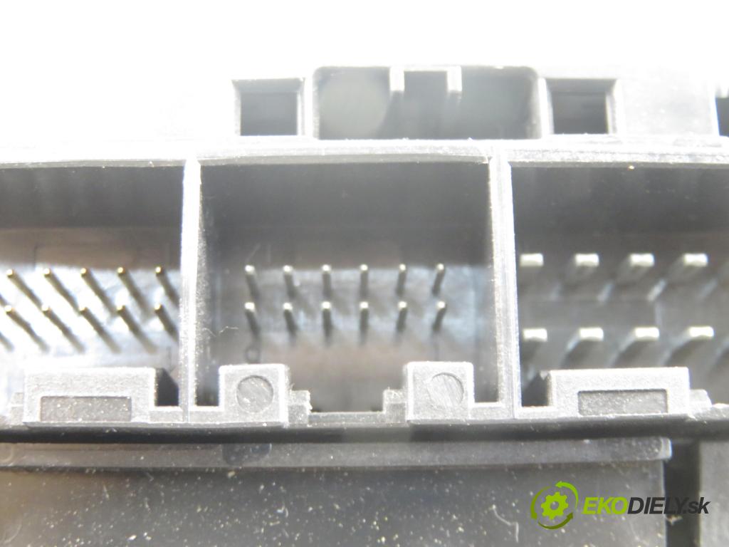 SEAT IBIZA III (6L1) HB 2006 74,00 1.9 TDI - AXR 1896,00 Panel kúrenia KLIMATRONIK 6L0820043E