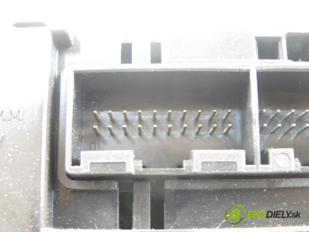 SEAT IBIZA III (6L1) HB 2006 74,00 1.9 TDI - AXR 1896,00 Panel kúrenia KLIMATRONIK 6L0820043E