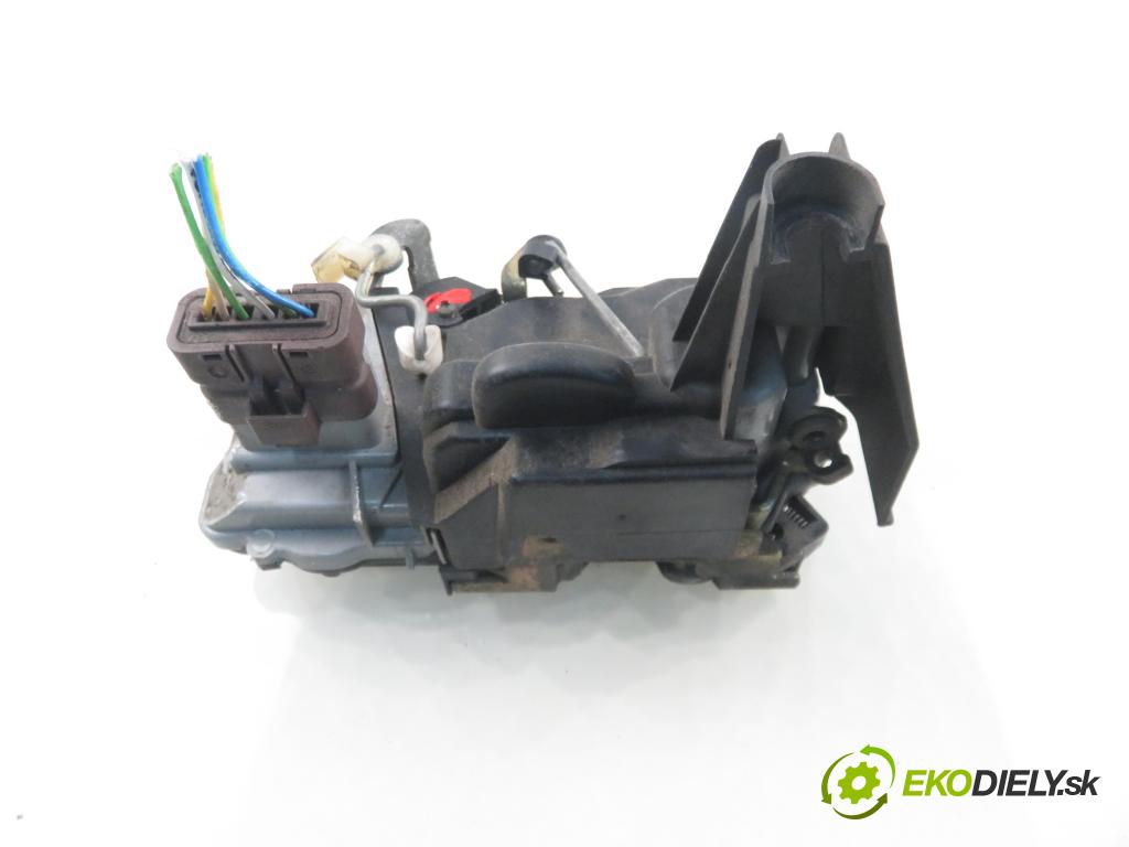 PEUGEOT 307 (3A/C) HB 2004 50,00 1.4 HDi - 8HZ (DV4TD) 1398,00 zámok