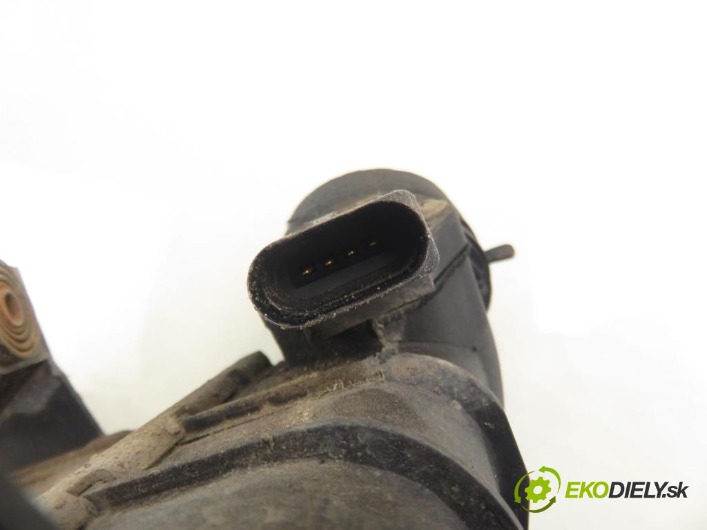 SEAT IBIZA III (6L1) HB 2006 74,00 1.9 TDI - AXR 1896,00 chladič intercooler 6Q0145804A