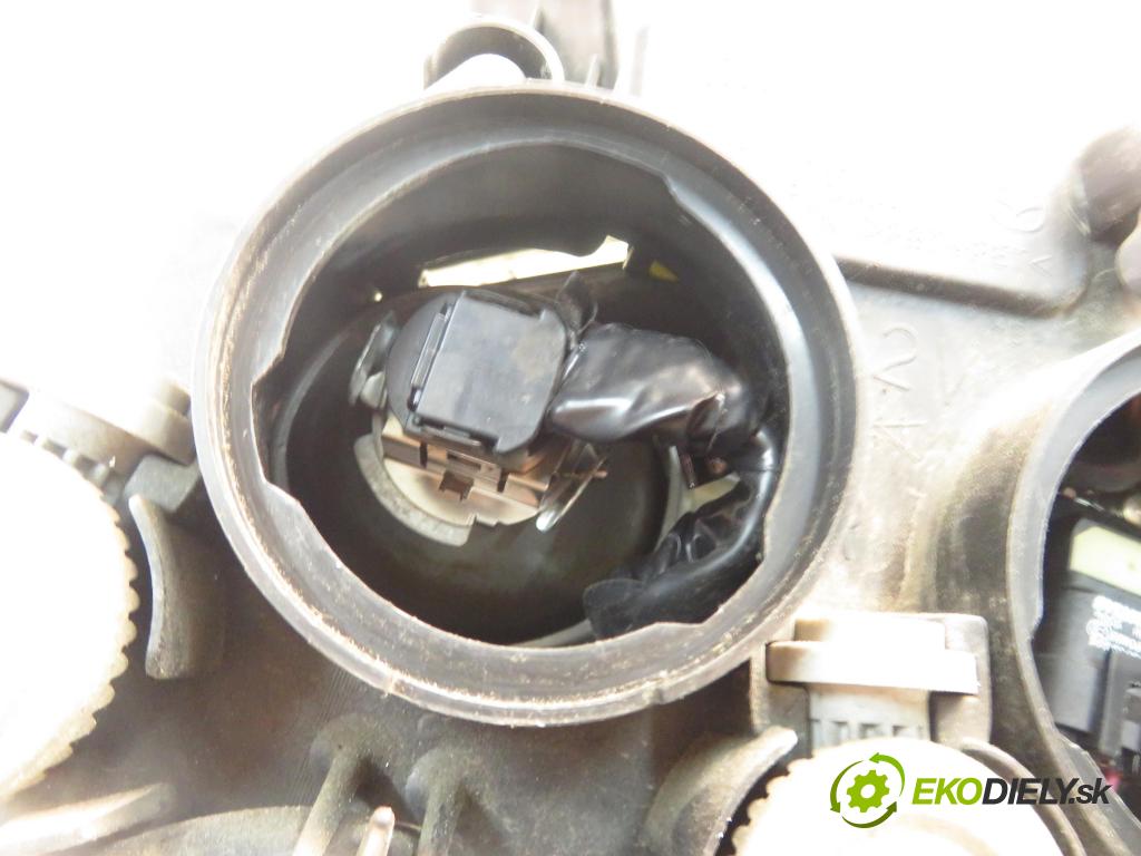 MAZDA 2 (DY) HB 2006 50,00 1.4 CD - F6JB 1399,00 Svetlo PP 6M7113W029AD