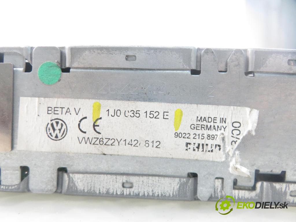 VW BORA (1J2) SEDAN 2001 77,00 1.6 16V - AUS 1598,00 RADIO Modul 1J0035152E