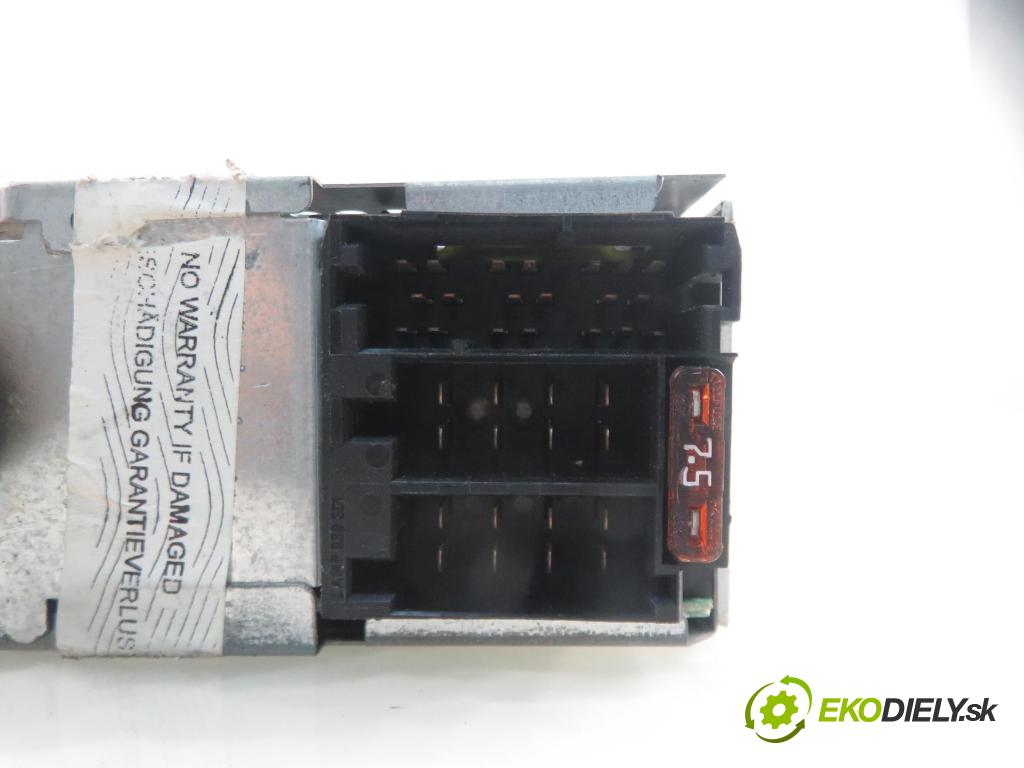 VW BORA (1J2) SEDAN 2001 77,00 1.6 16V - AUS 1598,00 RADIO Modul 1J0035152E