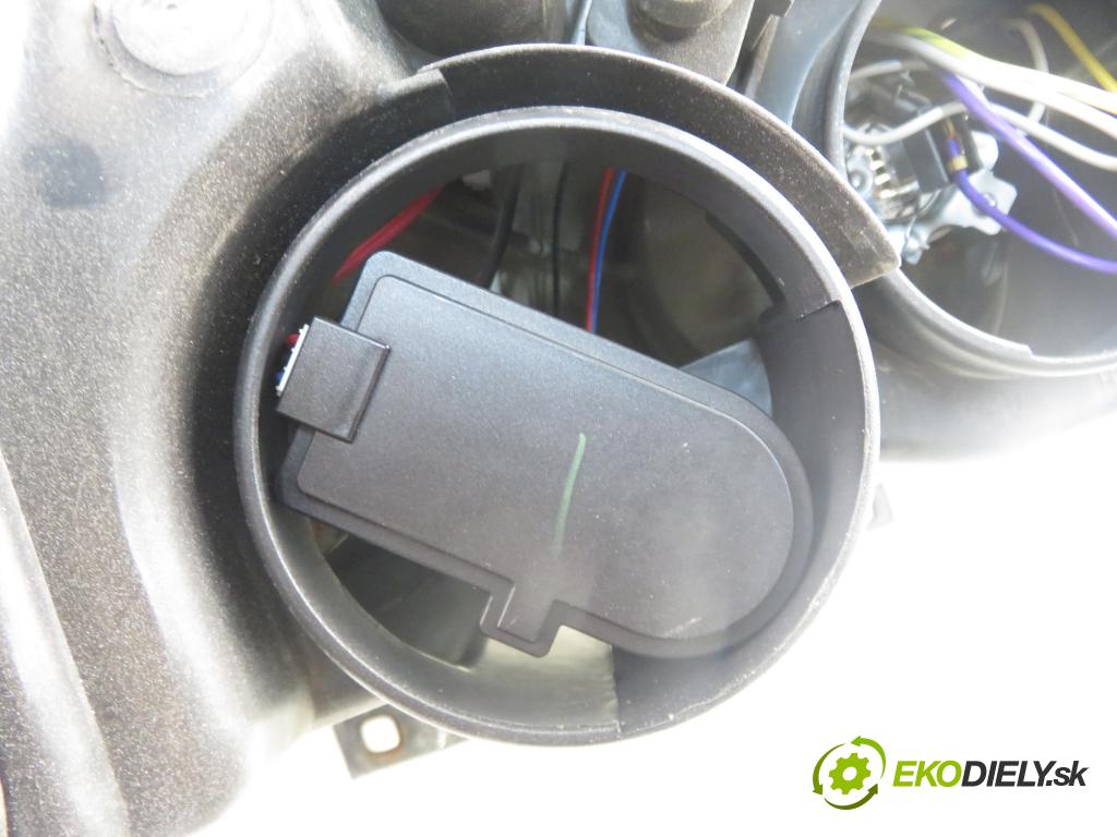 VW POLO (9N_) HB 2003 47,00 1.2 12V 64 - AZQ 1198,00 Svetlo LP
