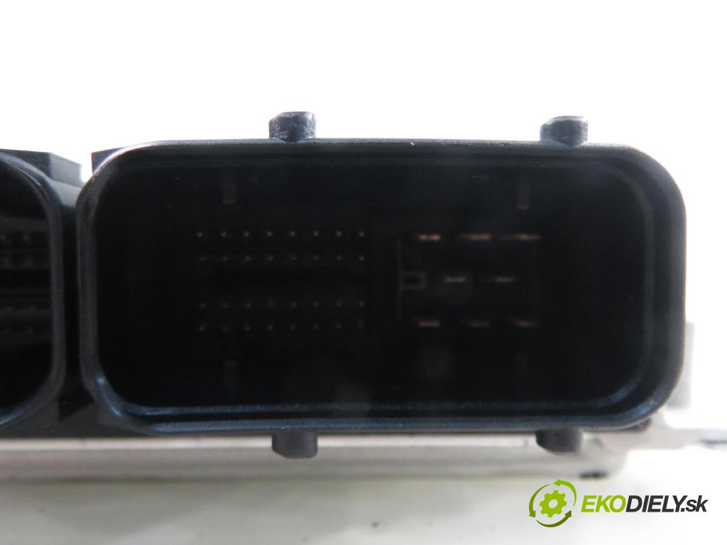 AUDI A4 Avant (8D5, B5) KOMBI 2000 92,00 1.8 - ARG 1781,00 Riadiaca jednotka Motor 8D0906018D ; 0261204873