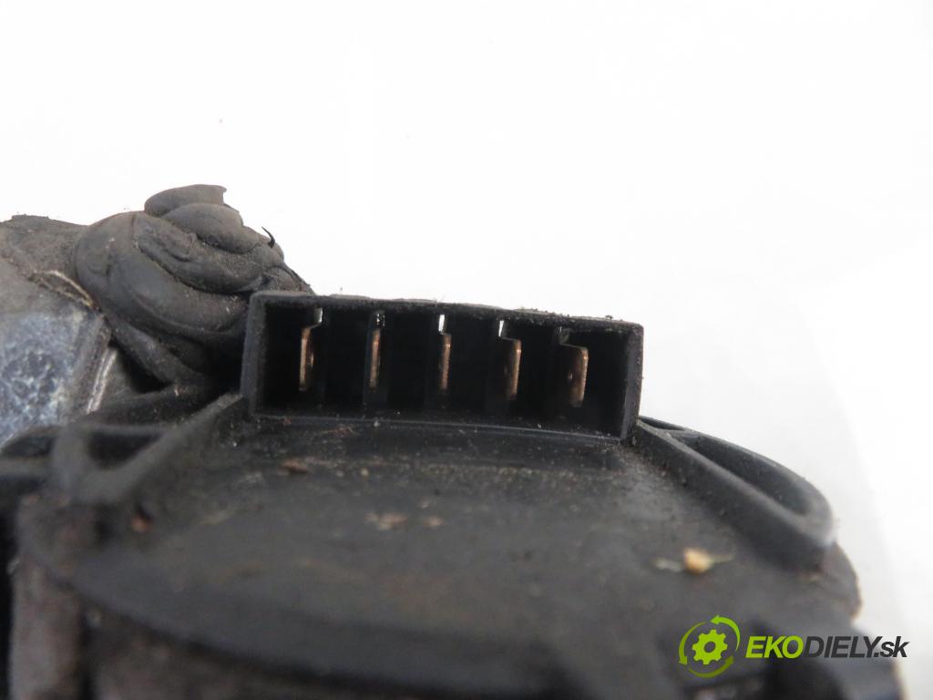 AUDI A4 Avant (8D5, B5) KOMBI 2000 92,00 1.8 - ARG 1781,00 MECHANISMUS/ motorek stěračů 8D1955603A ; 3397033145
