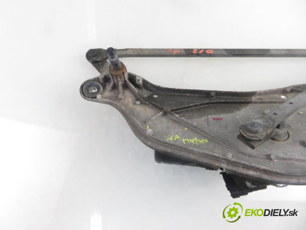 RENAULT LAGUNA II (BG0/1_) LIFTBACK 2002 88,00 1.9 dCi 120 - F9Q 750 1870,00 Motorček stieračov 8200000525