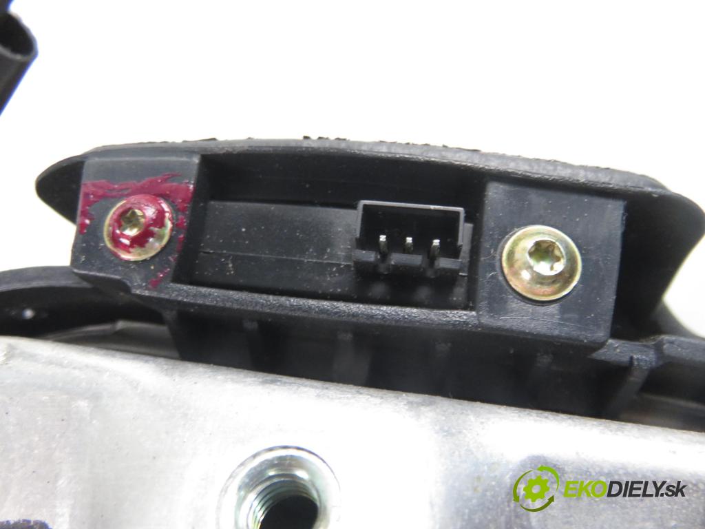 AUDI A4 Avant (8D5, B5) KOMBI 2000 92,00 1.8 - ARG 1781,00 AirBag air BAG volantu 4B0880201M