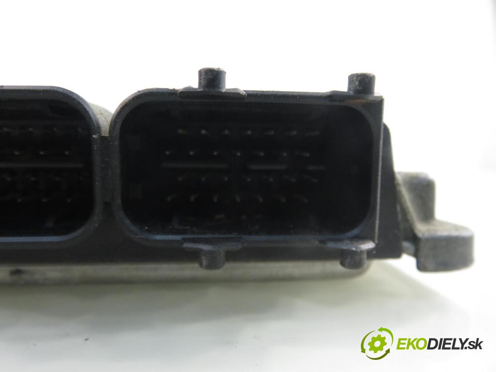 RENAULT TWINGO I (C06_) HB 2003 43,00 1.2 (C066, C068) - D7F 703 1149,00 Riadiaca jednotka prevodovky 8200144433 ; 8200090293