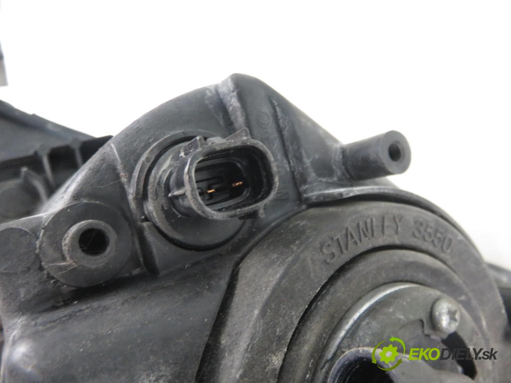 MAZDA 5 (CR19) VAN 2006 105,00 2.0 MZR-CD 143 - RF7J 1998,00 Svetlo PP P5117R