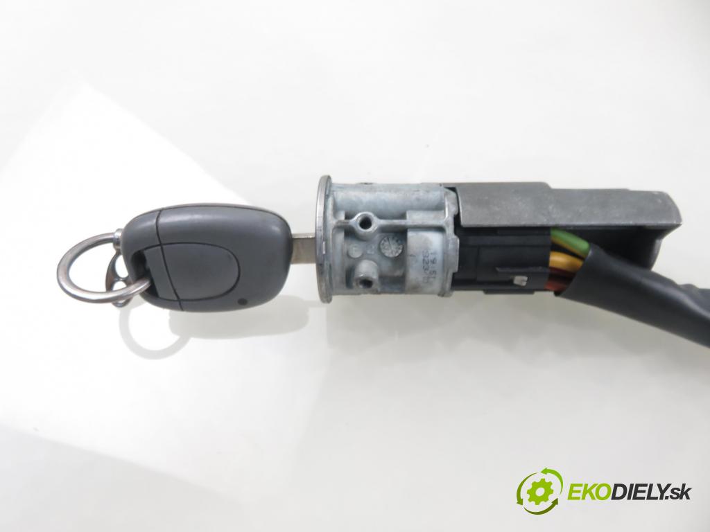 RENAULT TWINGO I (C06_) HB 2003 43,00 1.2 (C066, C068) - D7F 703 1149,00 spinačka  (Spínacia skrinka)