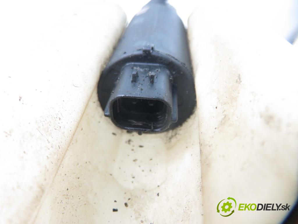 TOYOTA AVENSIS sedan (_T25_) SEDAN 2003 85,00 2.0 D-CAT 116- 1CD-FTV 1995,00 Nádržka ostrekovačov  (Kľučka dverí ostatné)