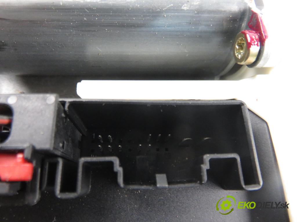 VW GOLF V (1K1) HB 2004 55,00 1.4 16V - BCA 1390,00 mechanismus oken 3D 1K3837461A ; 1K0959793C ; F005S00149