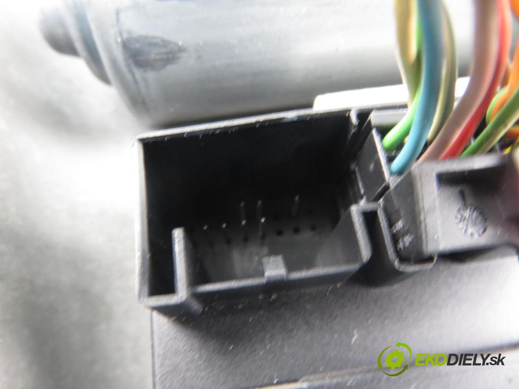 VW GOLF V (1K1) HB 2004 55,00 1.4 16V - BCA 1390,00 mechanismus oken 3D 1K3837461A ; 1K0959793C ; F005S00149