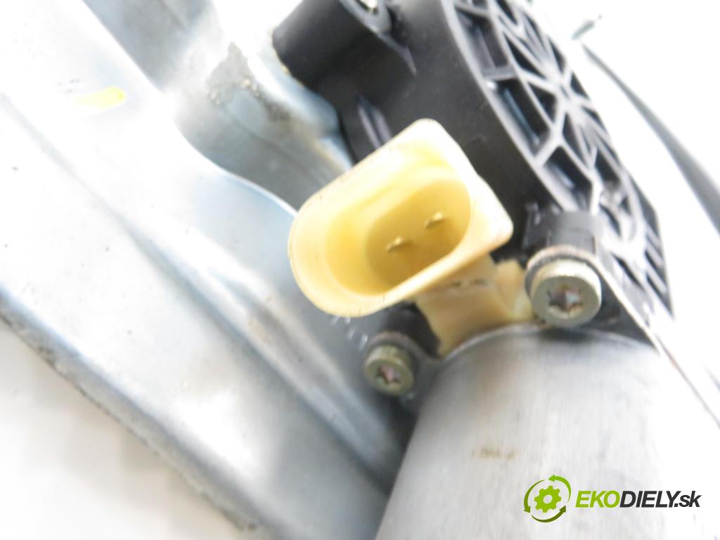 BMW X5 (E53) SUV 2000 210,00 4.4 i - M62 B44 (448S2) 4398,00 mechanismus oken 8243803S