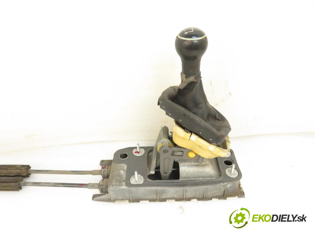 VW GOLF V (1K1) HB 2004 55,00 1.4 16V - BCA 1390,00 ZVEDÁK: