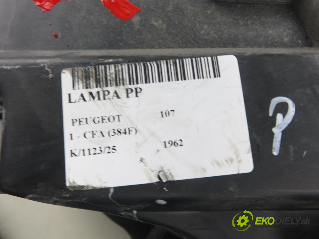 PEUGEOT 107 (PM_, PN_) HB 2007 50,00 1.0 68 - CFA (1KR) 998,00 Svetlo PP 811100H030