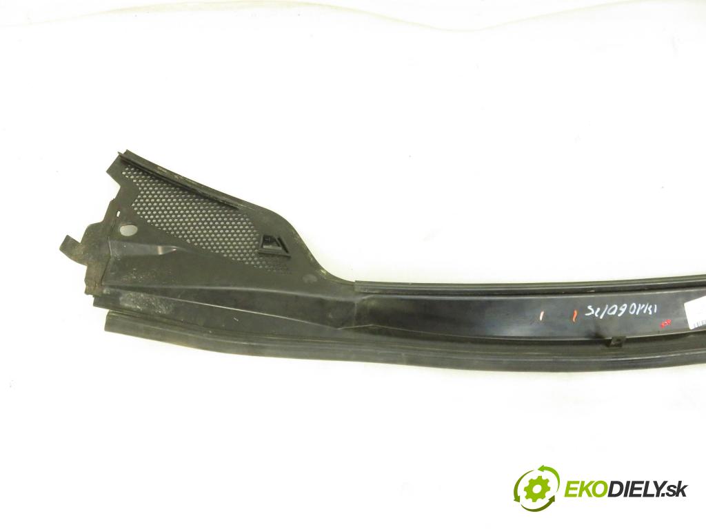 CITROEN C4 coupe (LA_) HB 2007 80,00 1.6 HDi - 9HZ (DV6TED4) 1560,00 Torpédo, plast pod čelné okno 96583760XT (Torpédo (plast pod čelným sklom))